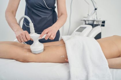 Reducing fat in professional beauty clinic with modern technologies